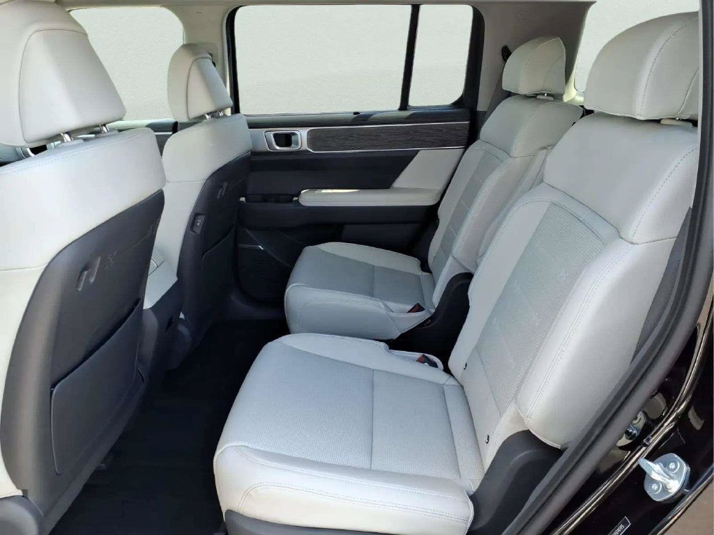 New 2027 Hyundai Santa Fe Limited FWD image 11