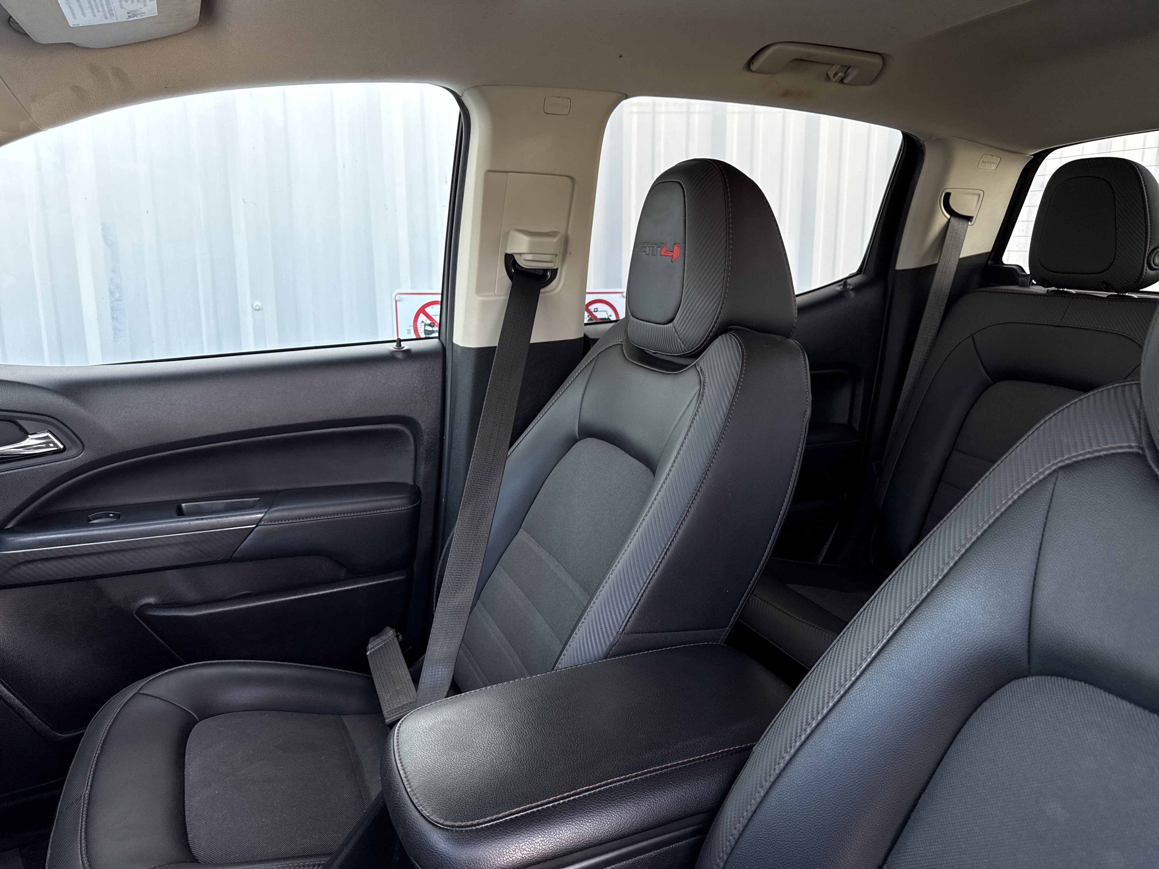 Used 2022 GMC Canyon AT4 image 16