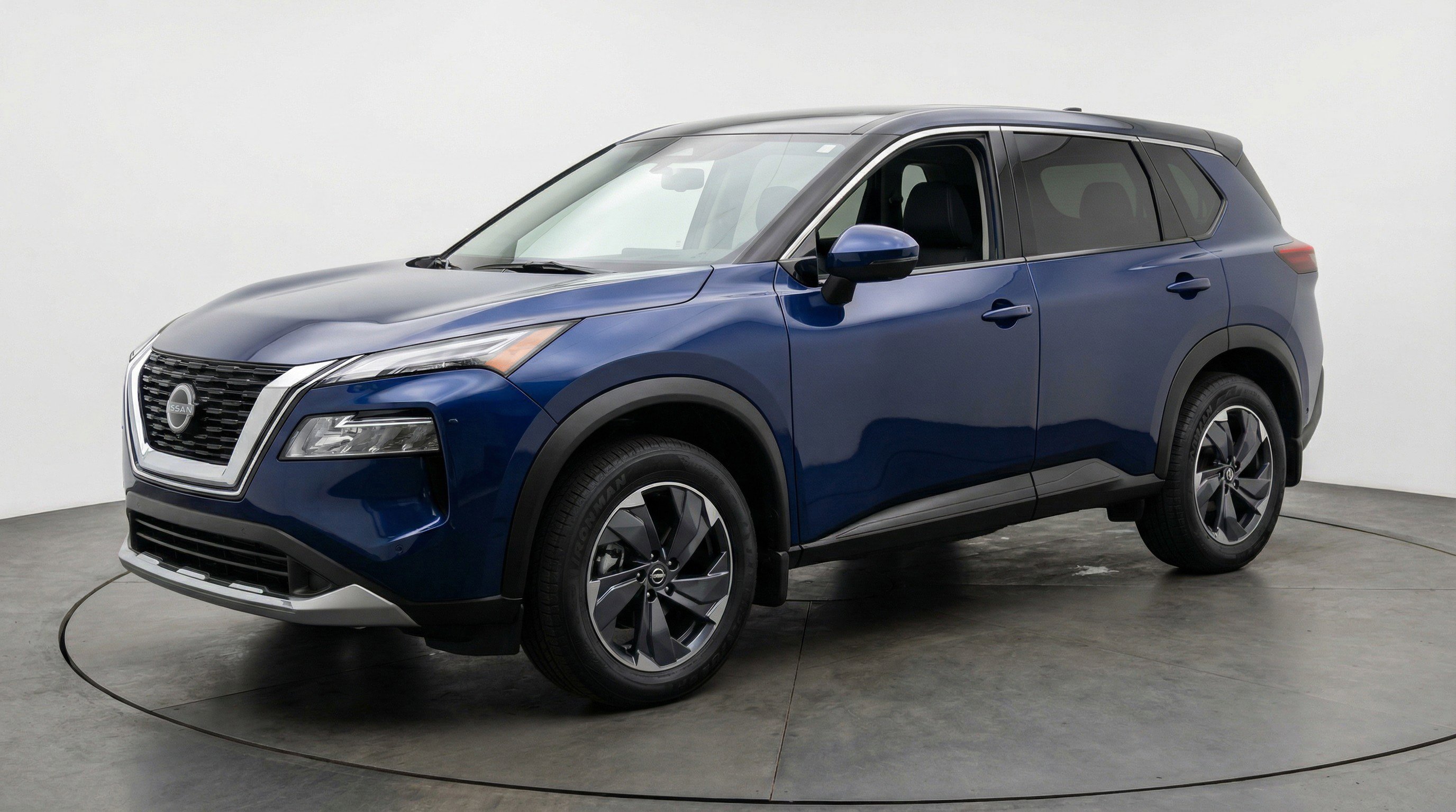 Used 2025 Nissan Rogue SV FWD image 3
