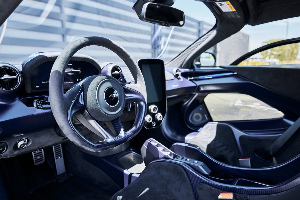 Used 2019 McLaren Senna RWD image 2