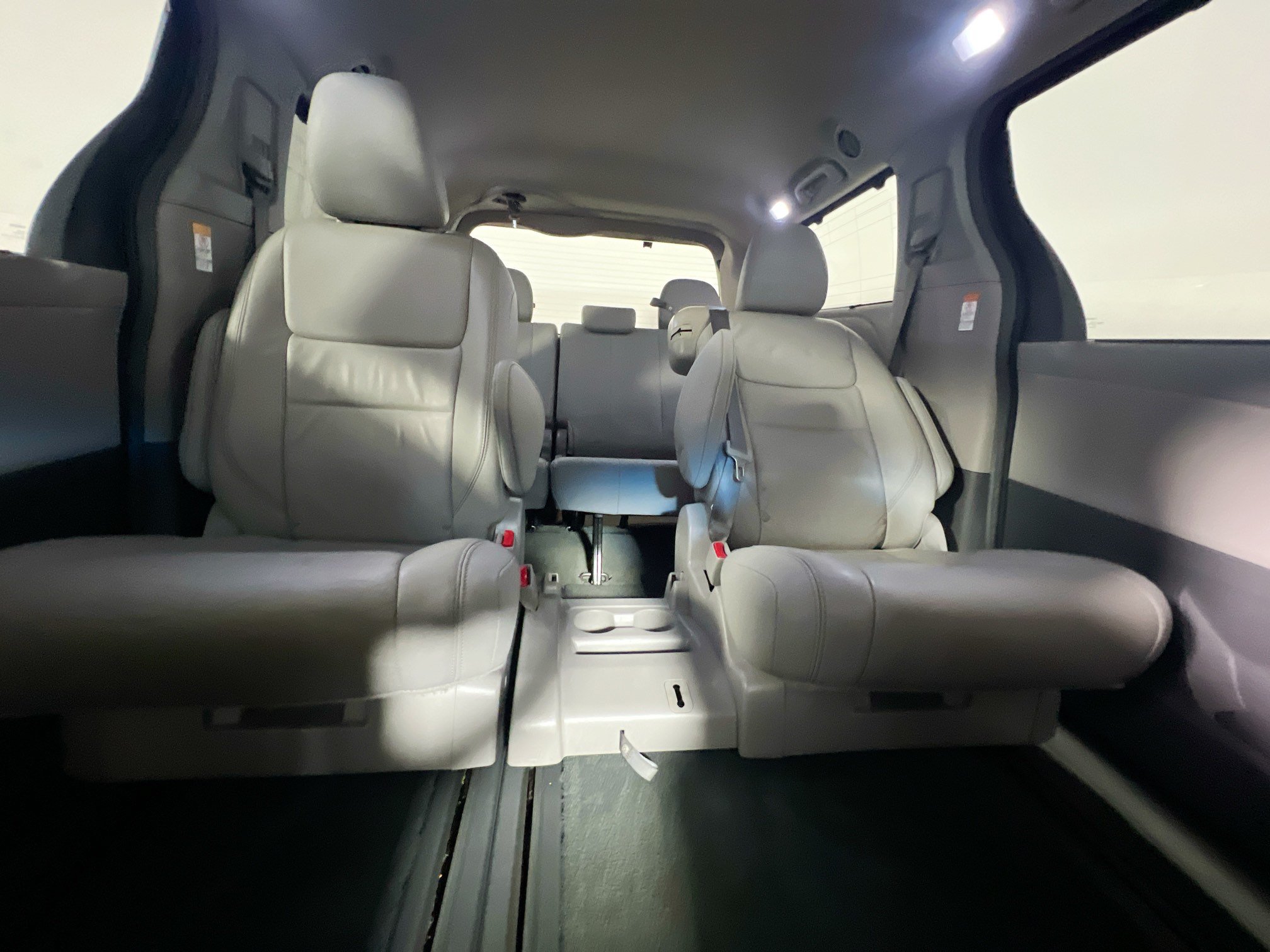 Used 2015 Toyota Sienna XLE w/ XLE Navigation Package FWD image 32