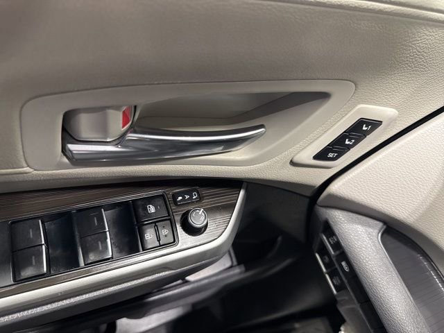 Used 2024 Toyota Sienna Limited AWD/4WD image 18
