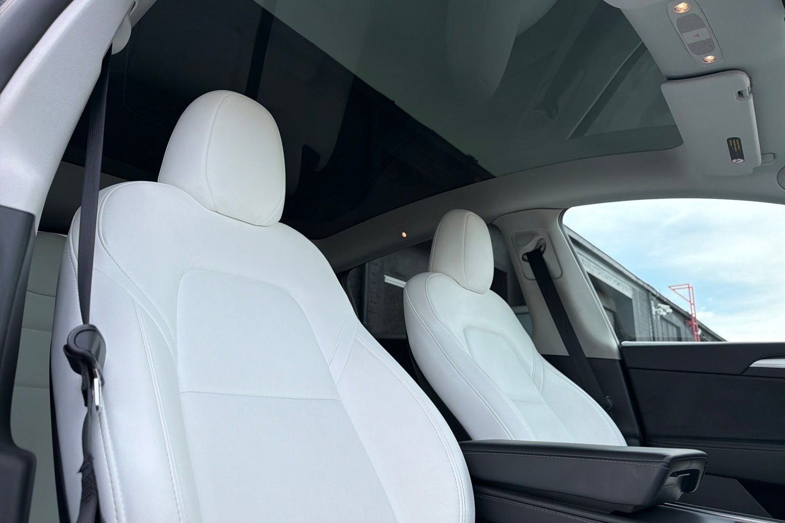 Used 2025 Tesla Model Y Long Range AWD/4WD image 16