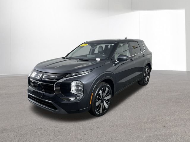 Used 2025 Mitsubishi Outlander SE image 11