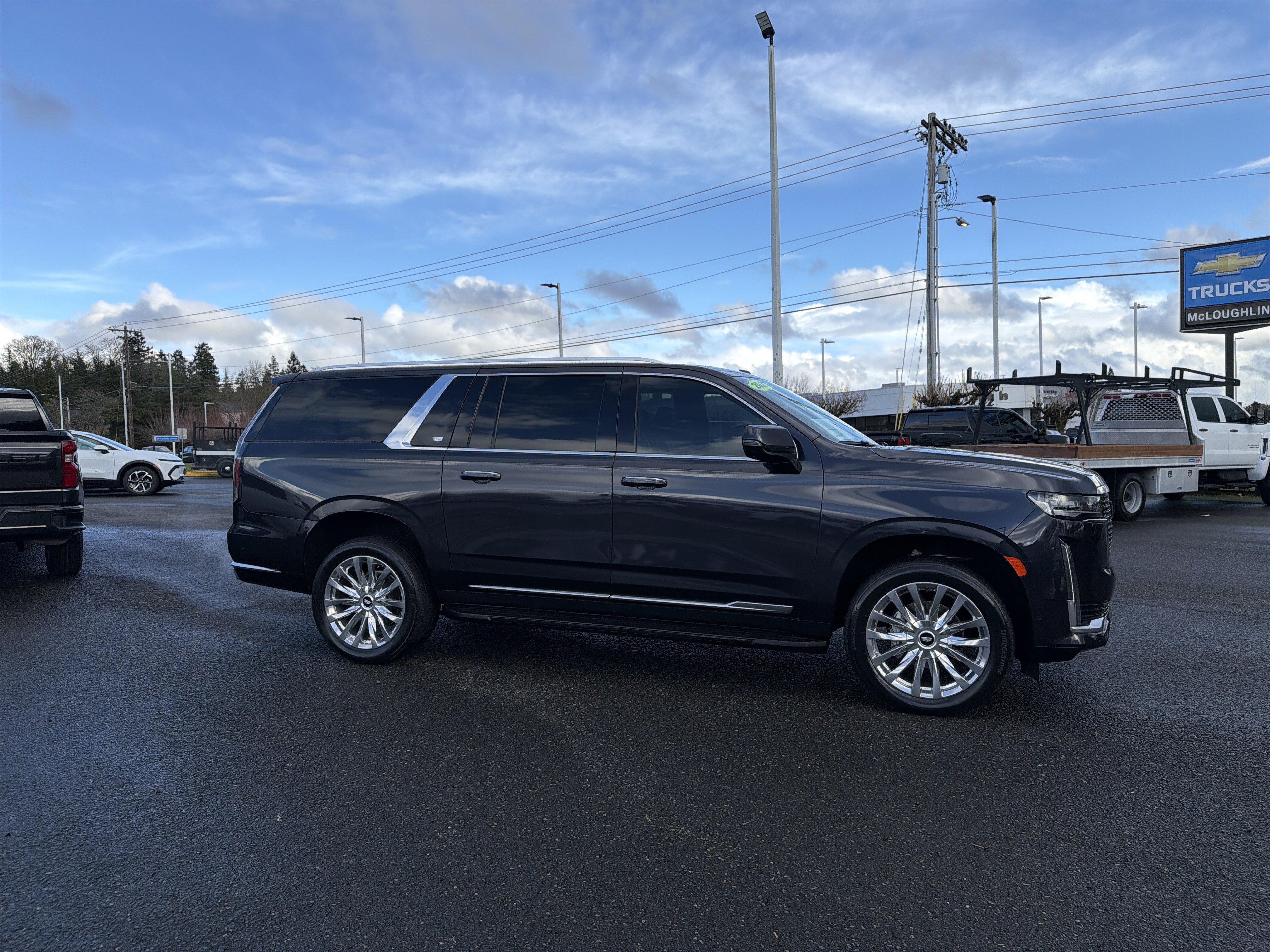 Used 2023 Cadillac Escalade ESV Premium Luxury w/ Performance Package image 7