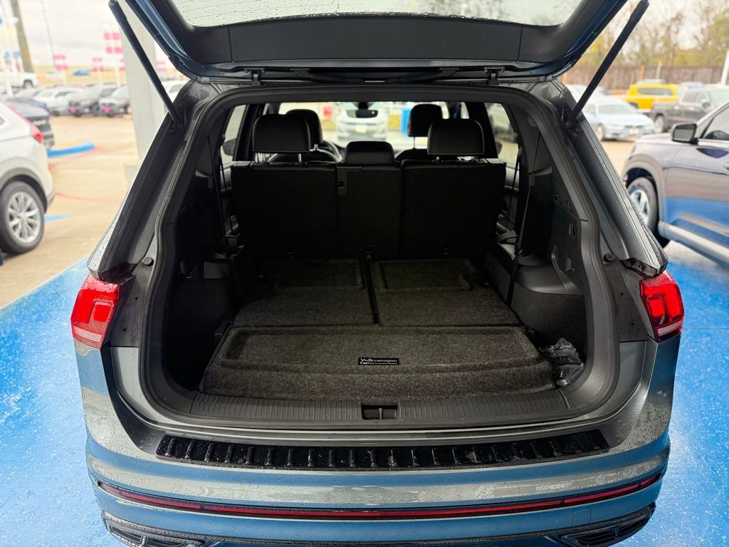 Used 2022 Volkswagen Tiguan SE R-Line image 12