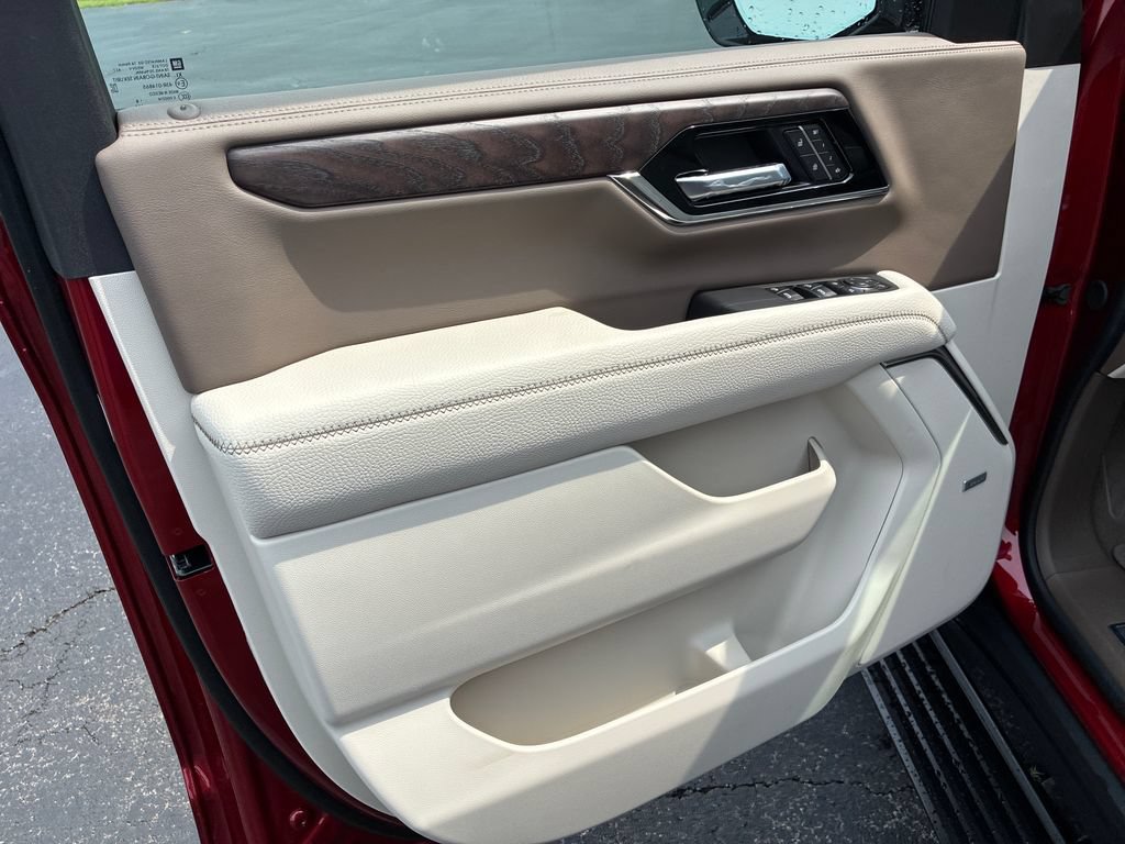New 2026 GMC Yukon XL Denali w/ Sun & Power Step Package AWD/4WD image 12