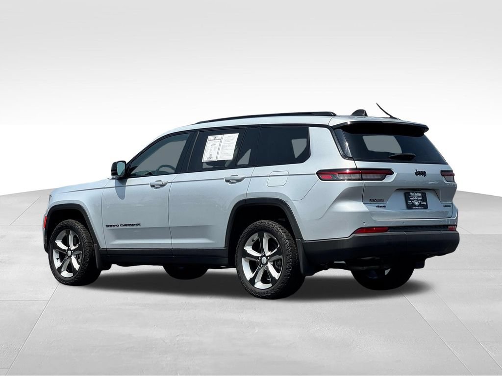 Used 2023 Jeep Grand Cherokee L Limited w/ Black Appearance Package AWD/4WD image 5