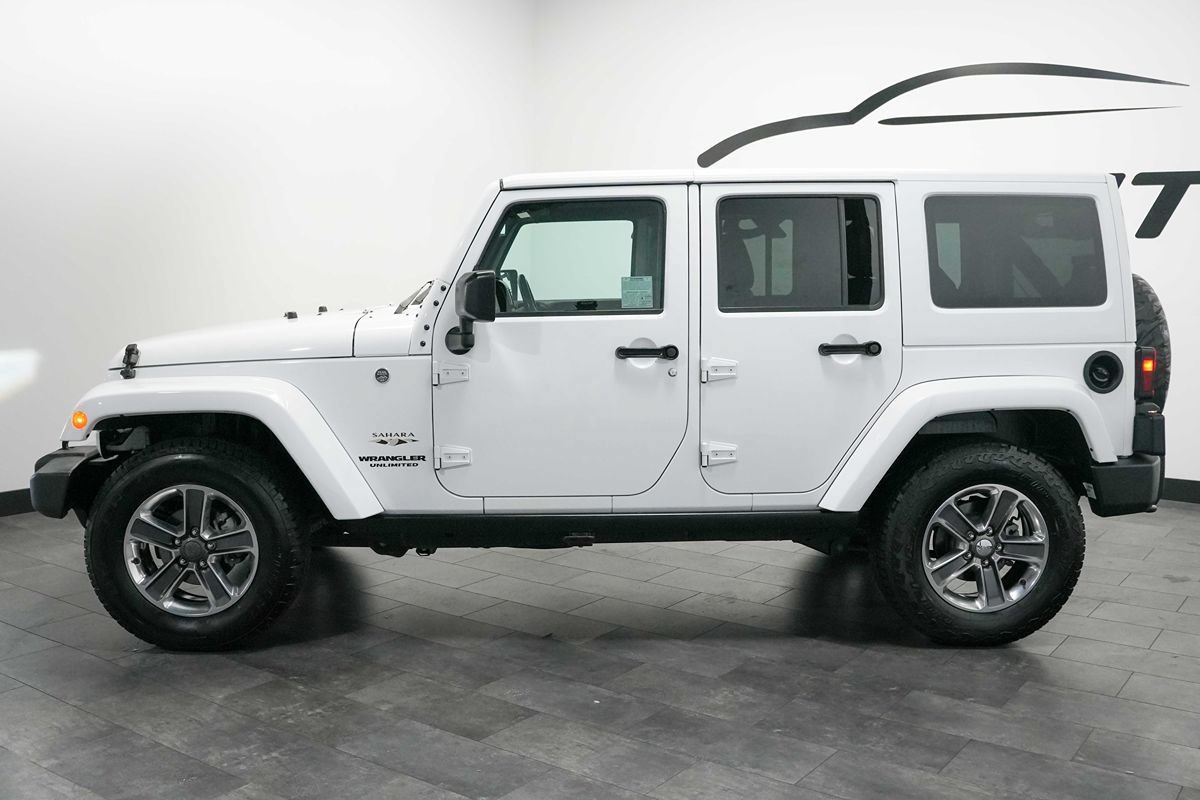 Used 2017 Jeep Wrangler Unlimited Sahara w/ Connectivity Group AWD/4WD image 3