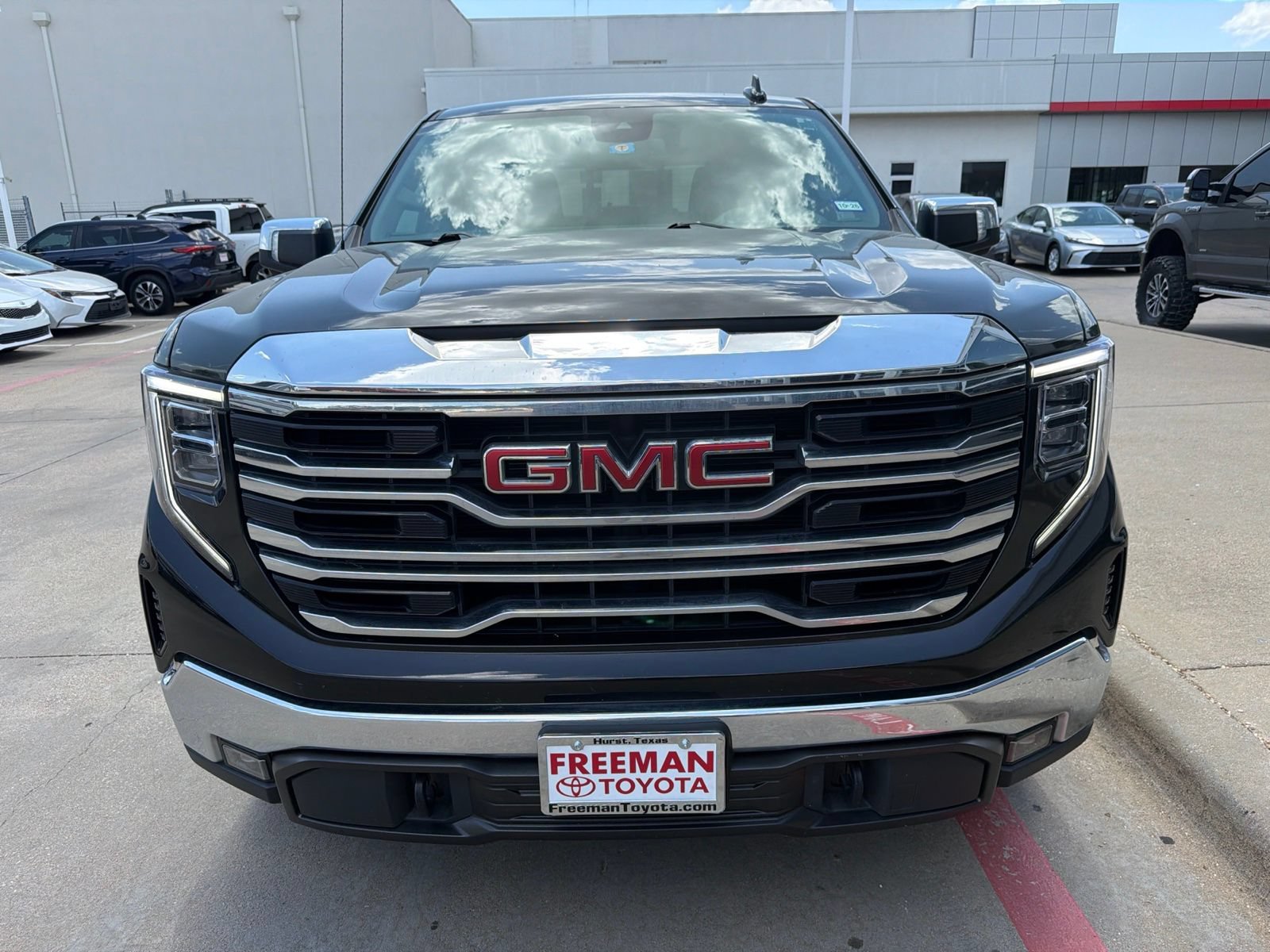 Used 2023 GMC Sierra 1500 SLT RWD image 3
