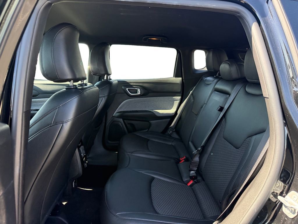 Used 2025 Jeep Compass Latitude image 16