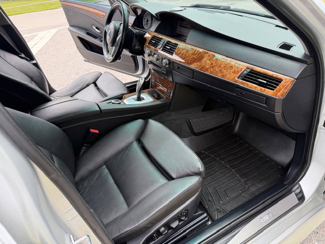 Used 2008 BMW 550i Sedan image 14