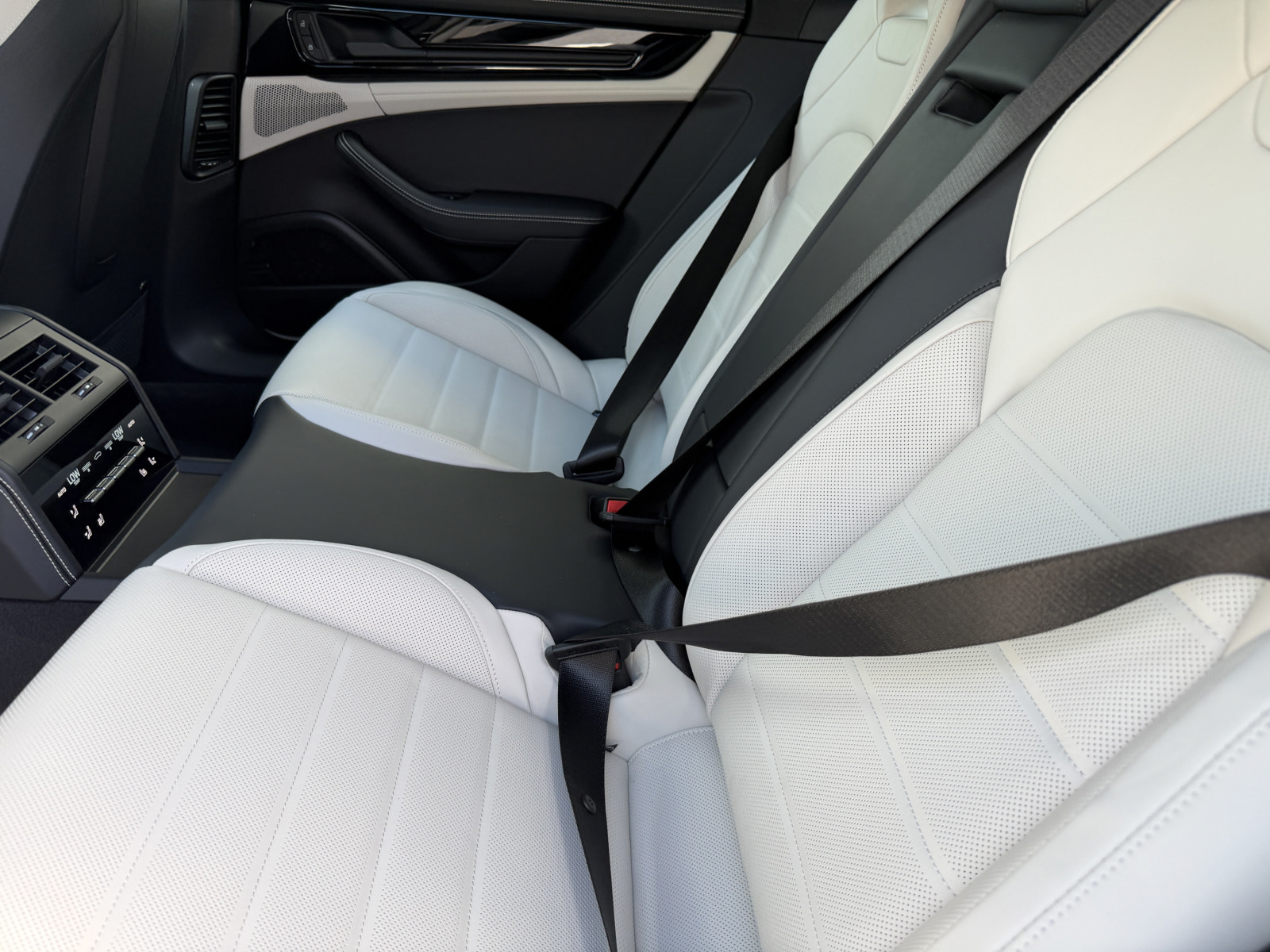 New 2026 Porsche Panamera RWD image 20
