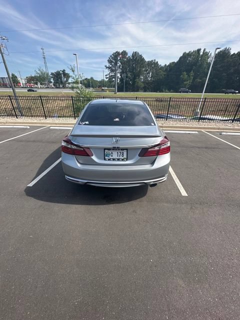 Used 2017 Honda Accord EX-L image 3