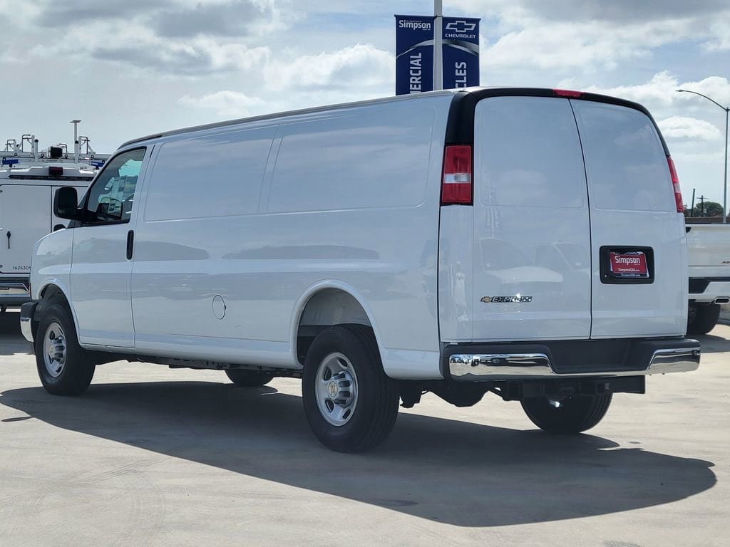 New 2026 Chevrolet Express 3500 Extended RWD image 2