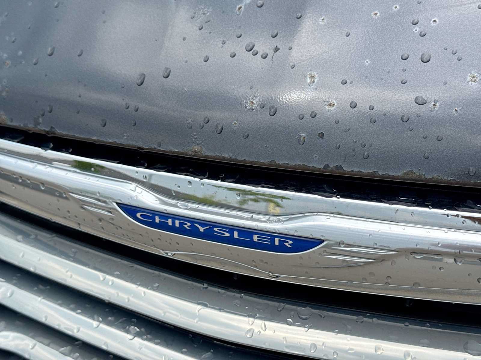 Used 2012 Chrysler Town & Country Touring w/ Entertainment Group #1 FWD image 10