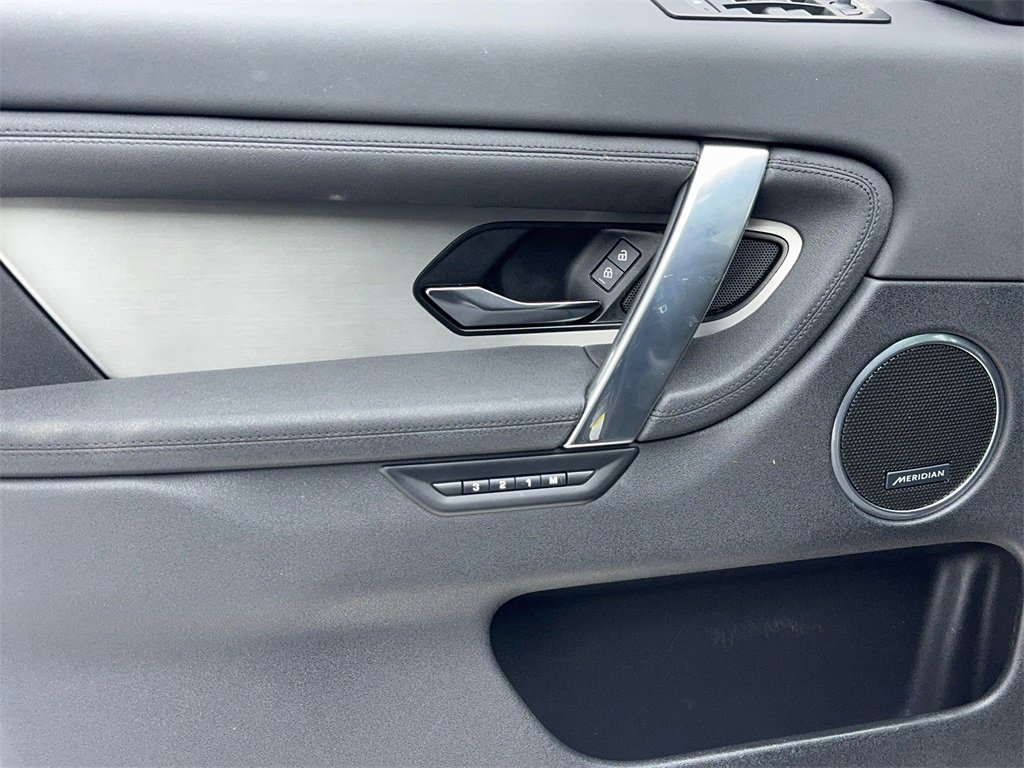 Used 2023 Land Rover Discovery Sport SE image 40