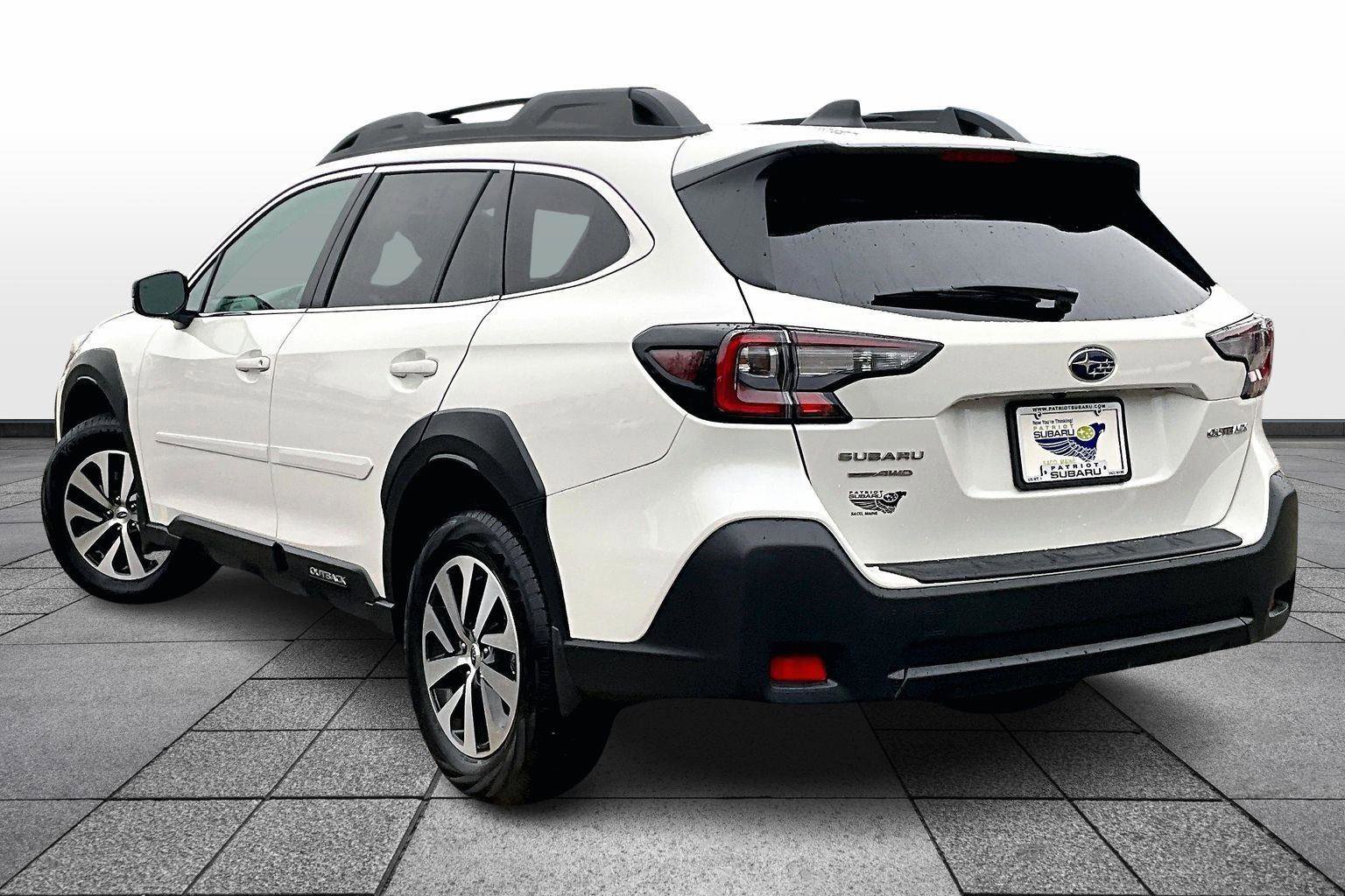 Used 2025 Subaru Outback Premium image 2