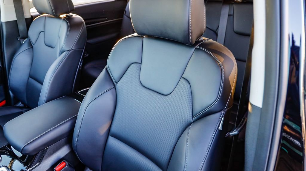 Used 2025 Kia Telluride LX image 30