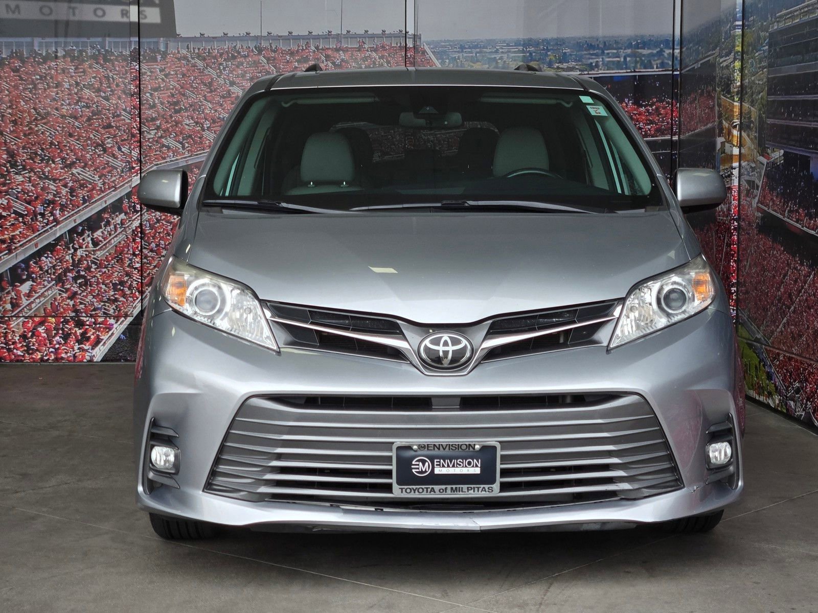 Certified 2020 Toyota Sienna XLE FWD image 2