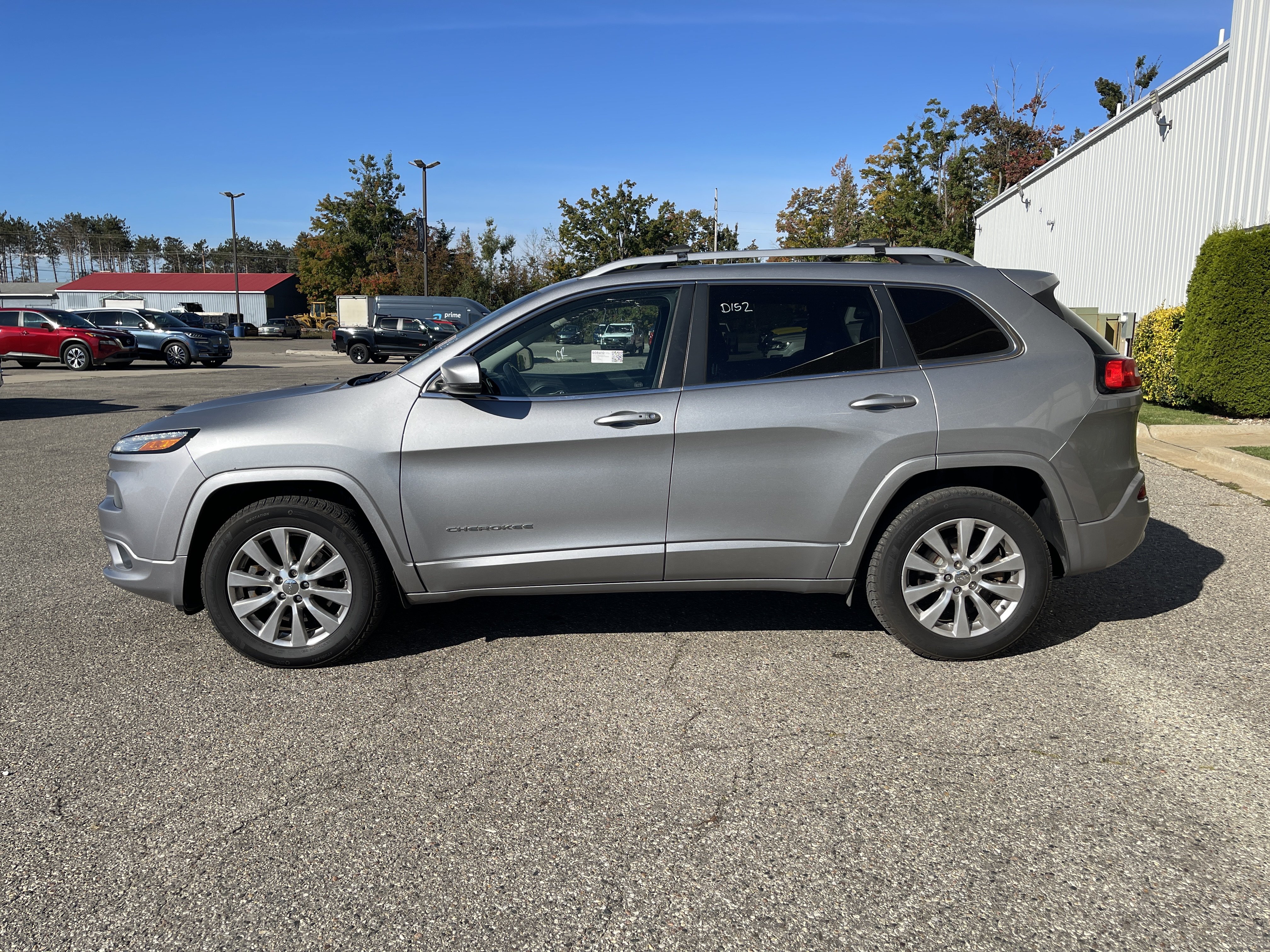Used 2017 Jeep Cherokee Overland w/ Trailer Tow Prep Group AWD/4WD image 7