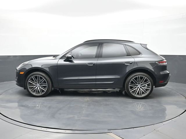 Certified 2025 Porsche Macan image 2
