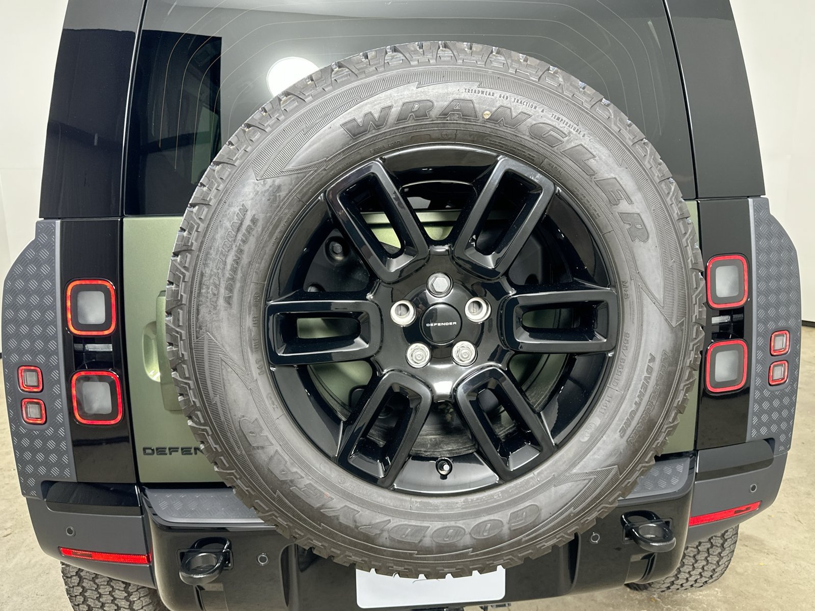 New 2026 Land Rover Defender 110 S AWD/4WD image 39