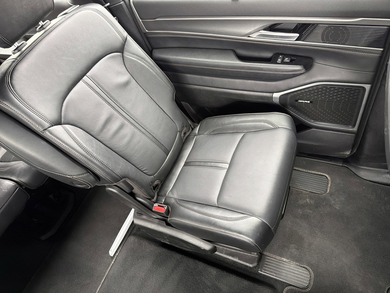 Used 2025 Jeep Wagoneer L Series III AWD/4WD image 14