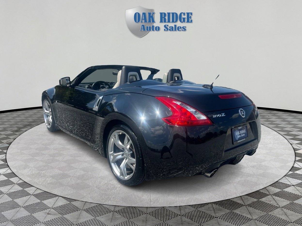 Used 2011 Nissan 370Z Touring w/ Sport Pkg image 7