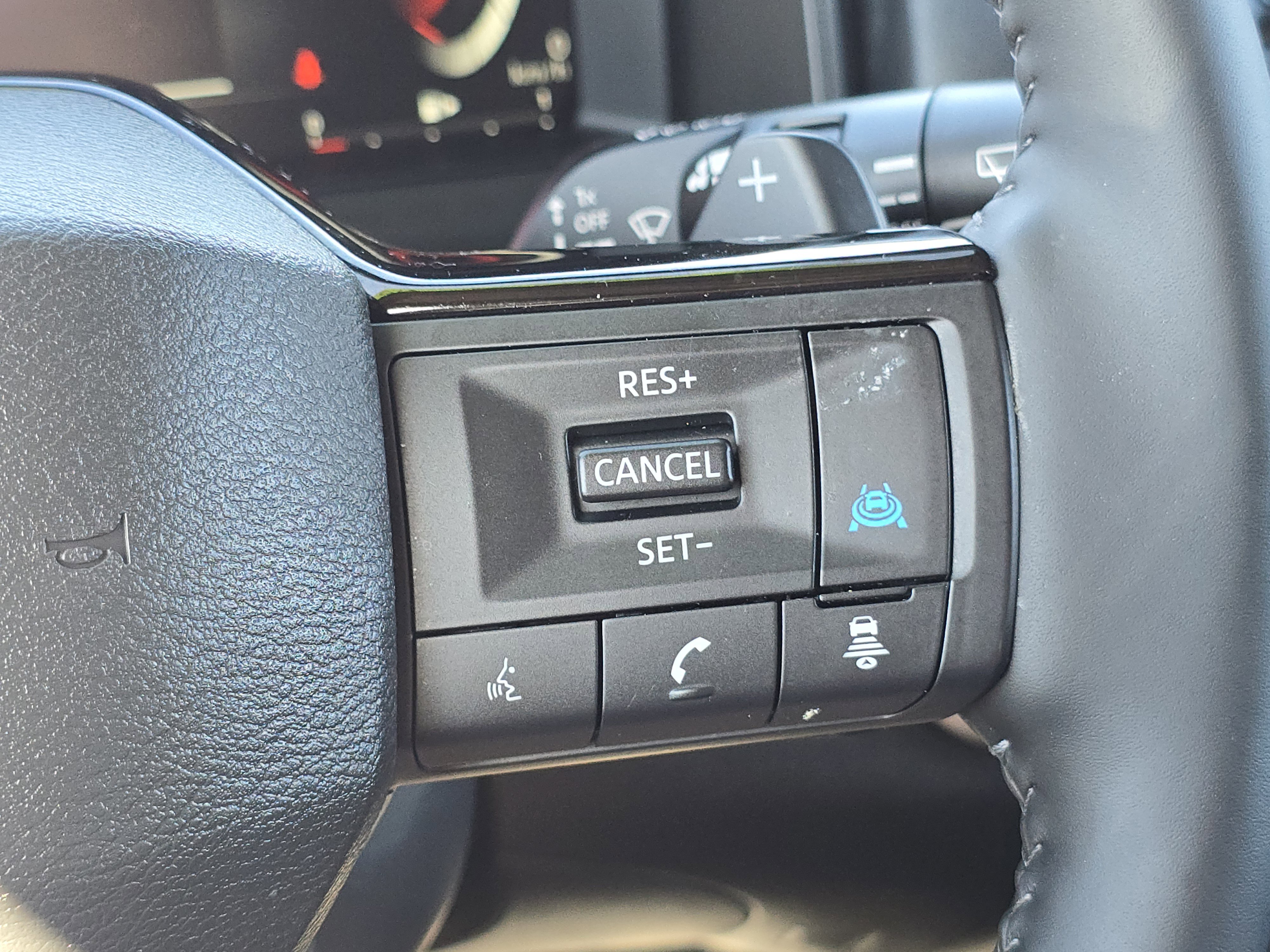 Used 2025 Nissan Rogue SL image 12