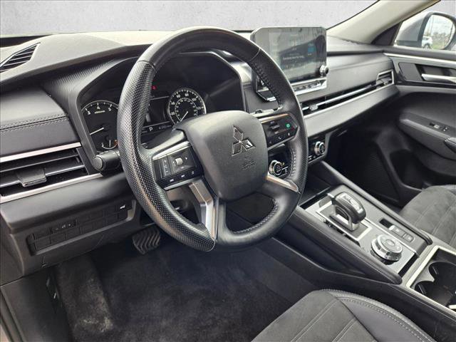 Used 2024 Mitsubishi Outlander SE Black Edition image 7