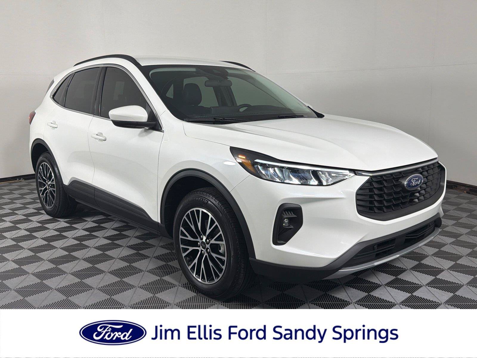Used 2025 Ford Escape SE FWD image 1