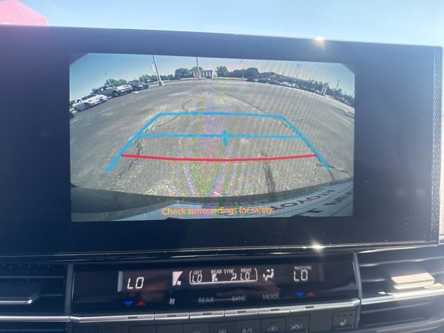 Used 2025 Toyota Sienna XLE image 32