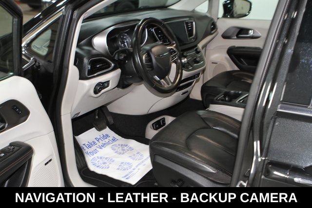 Used 2020 Chrysler Pacifica Touring-L Plus w/ Tire & Wheel Group FWD image 14