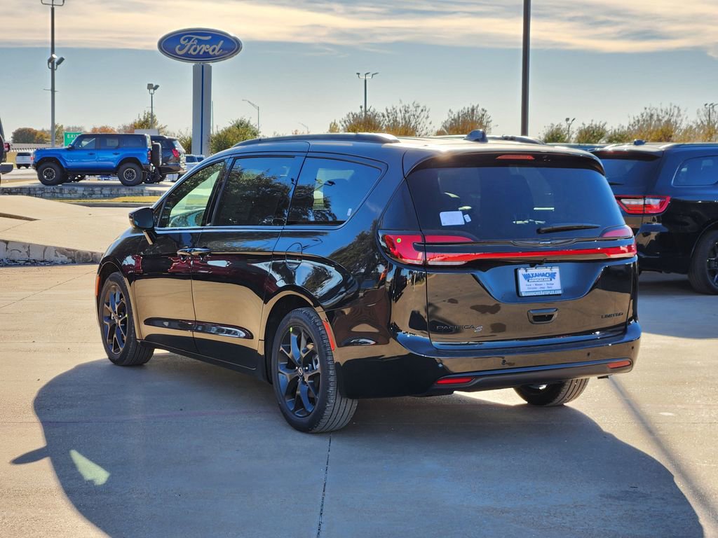 New 2026 Chrysler Pacifica Limited w/ S Appearance Package image 3