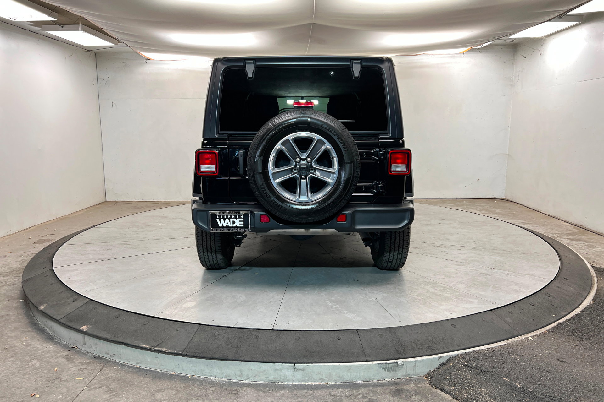 Used 2022 Jeep Wrangler Unlimited Sahara w/ Cold Weather Group image 5