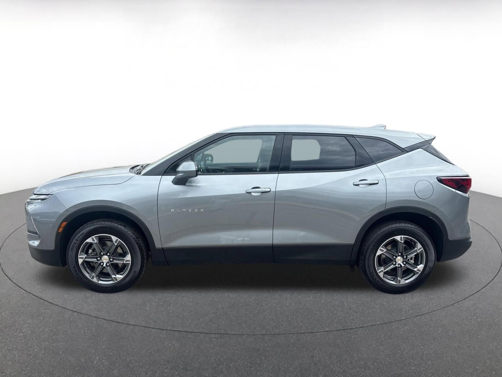 Used 2025 Chevrolet Blazer LT FWD image 10