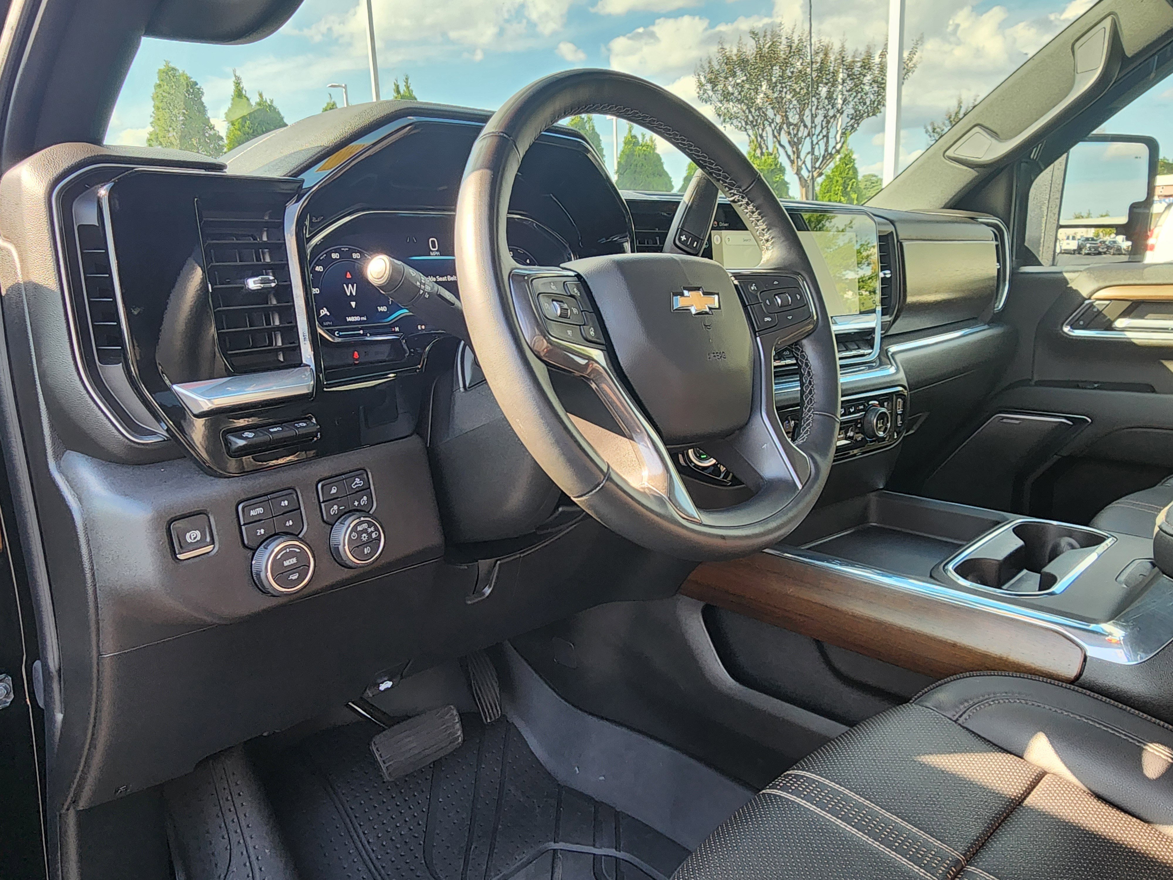 Used 2024 Chevrolet Silverado 2500 High Country w/ High Country Premium Package image 24