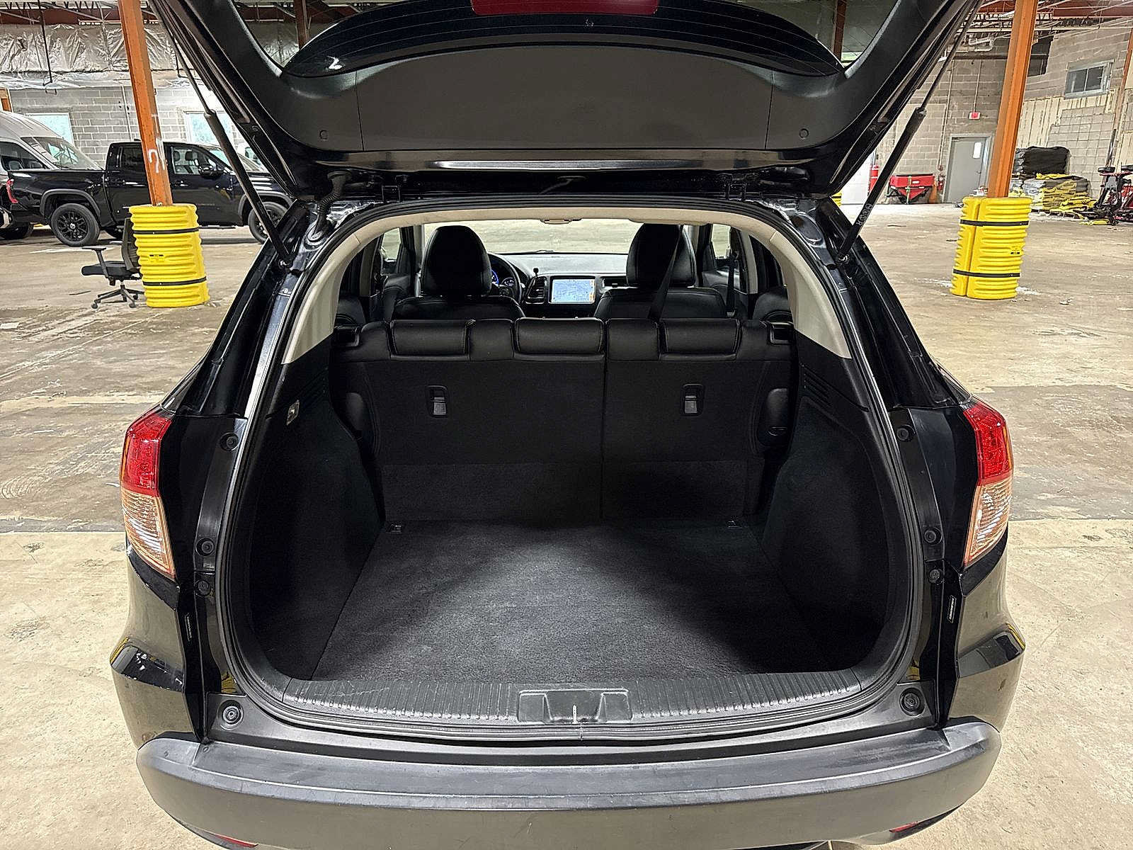 Used 2017 Honda HR-V EX-L image 11