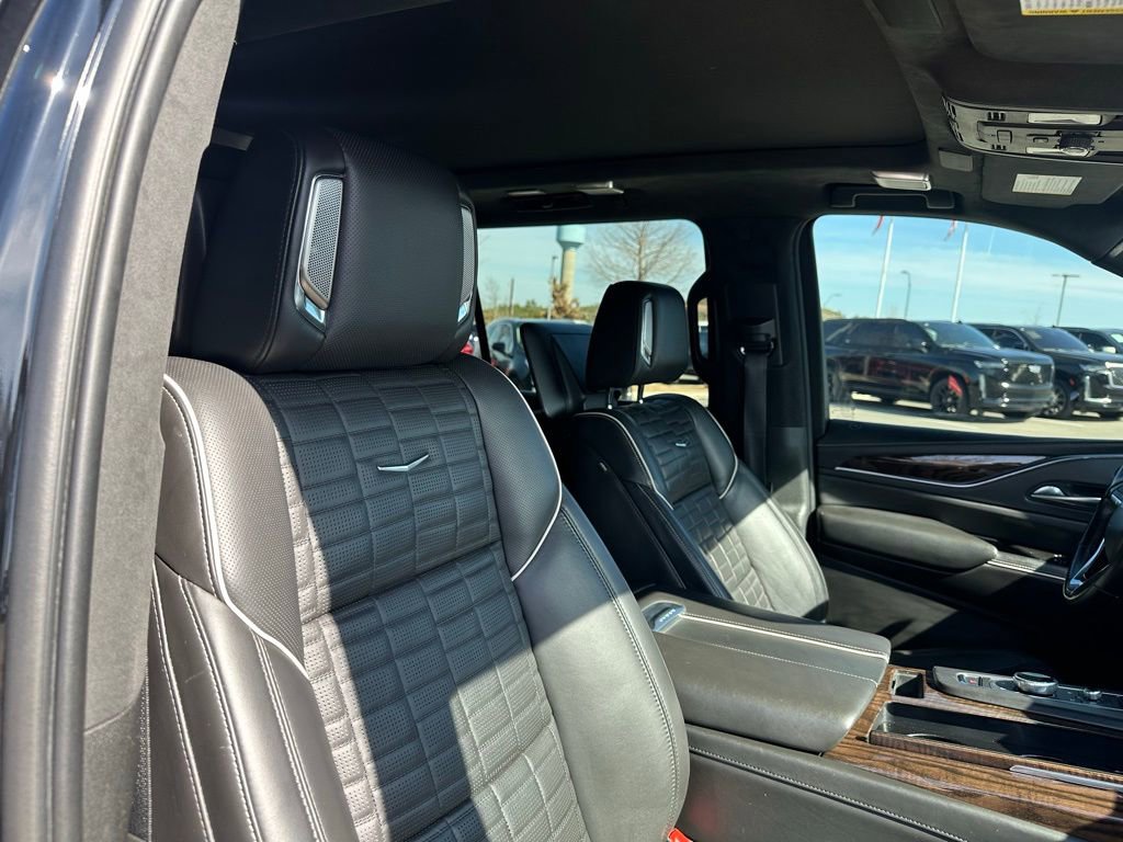Used 2023 Cadillac Escalade ESV Premium Luxury Platinum image 15