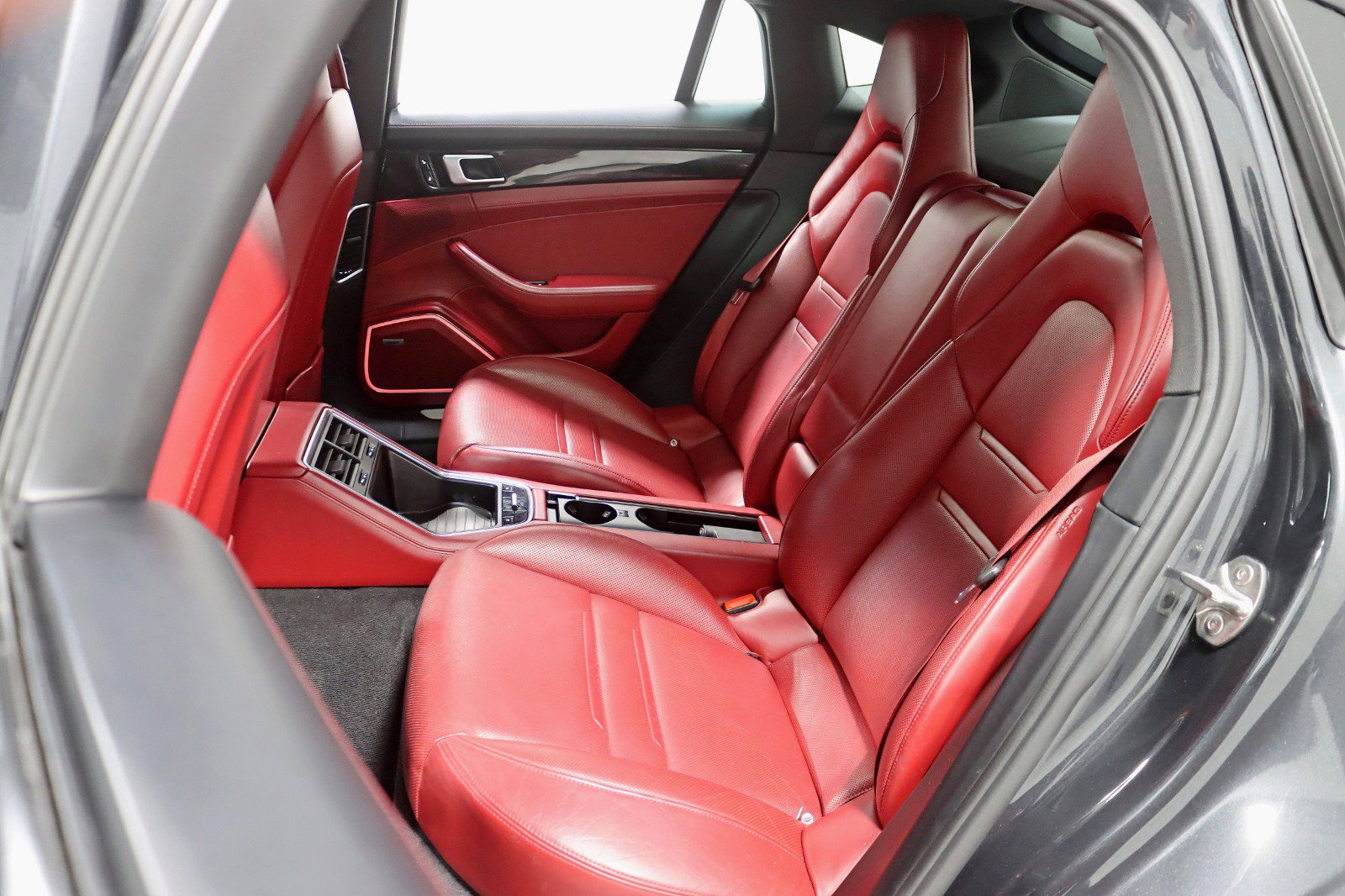 Used 2018 Porsche Panamera 4S w/ Premium Package Plus image 28