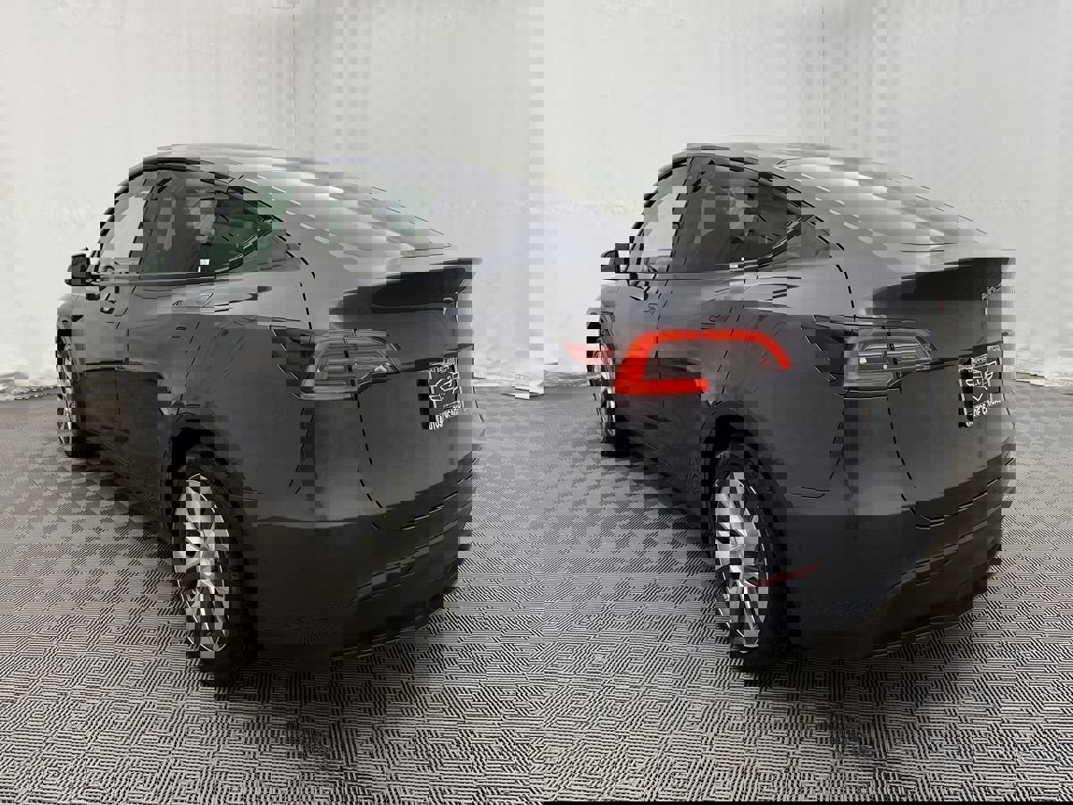 Used 2021 Tesla Model Y Long Range image 7
