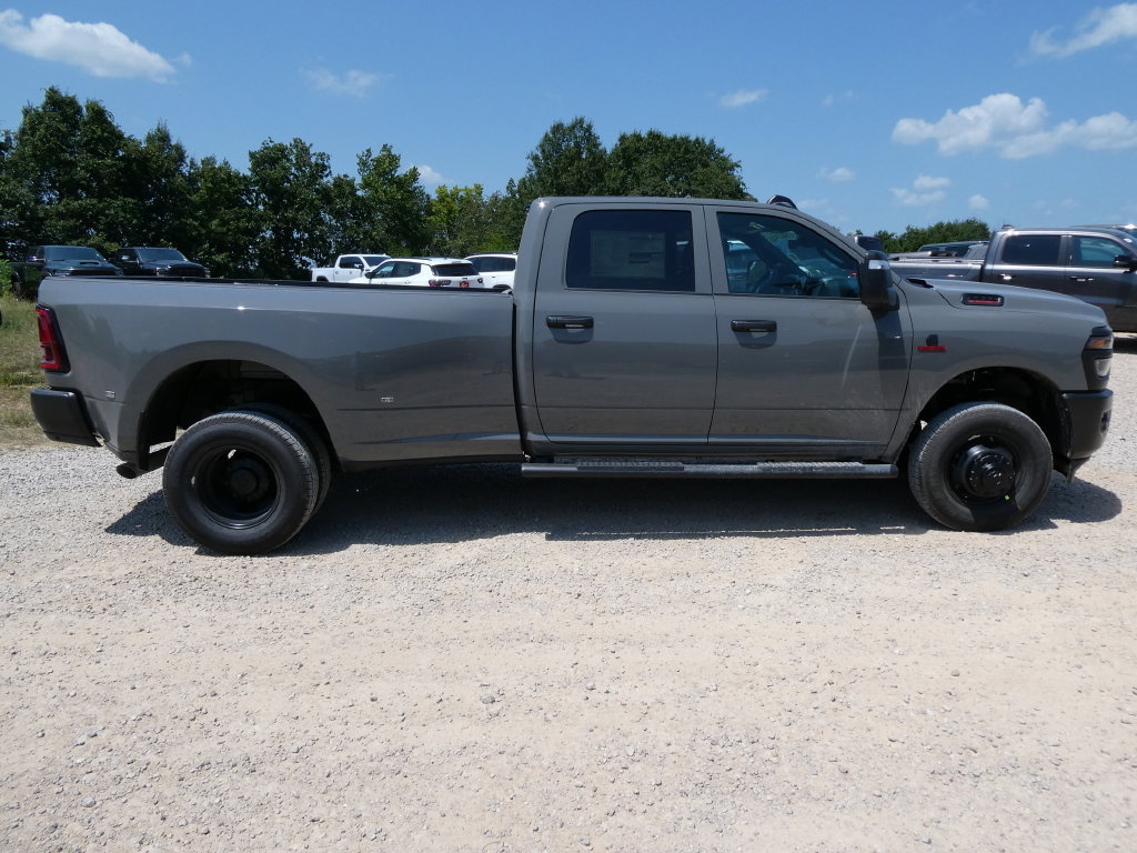 New 2026 RAM 3500 Tradesman AWD/4WD image 4