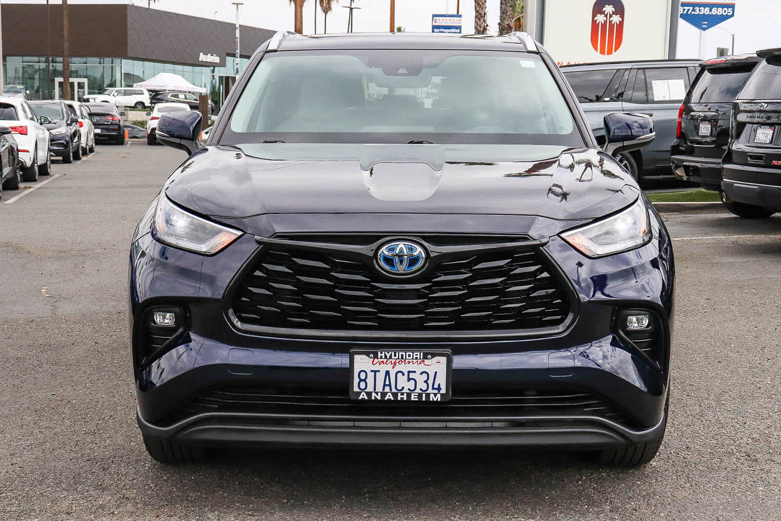 Used 2021 Toyota Highlander XLE AWD/4WD image 2