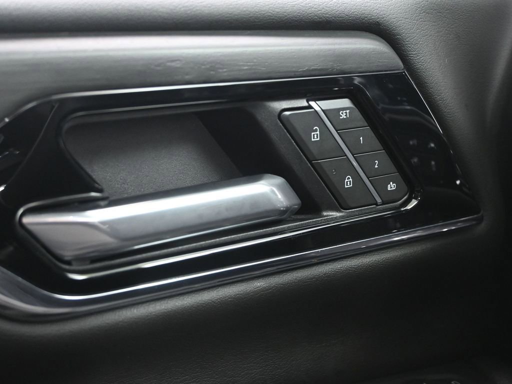 Used 2025 GMC Yukon Denali image 32