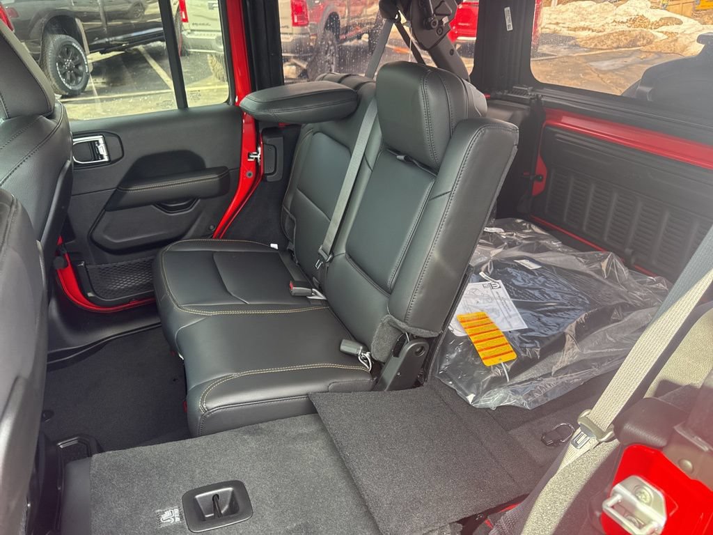 New 2025 Jeep Wrangler Unlimited Sahara AWD/4WD image 35
