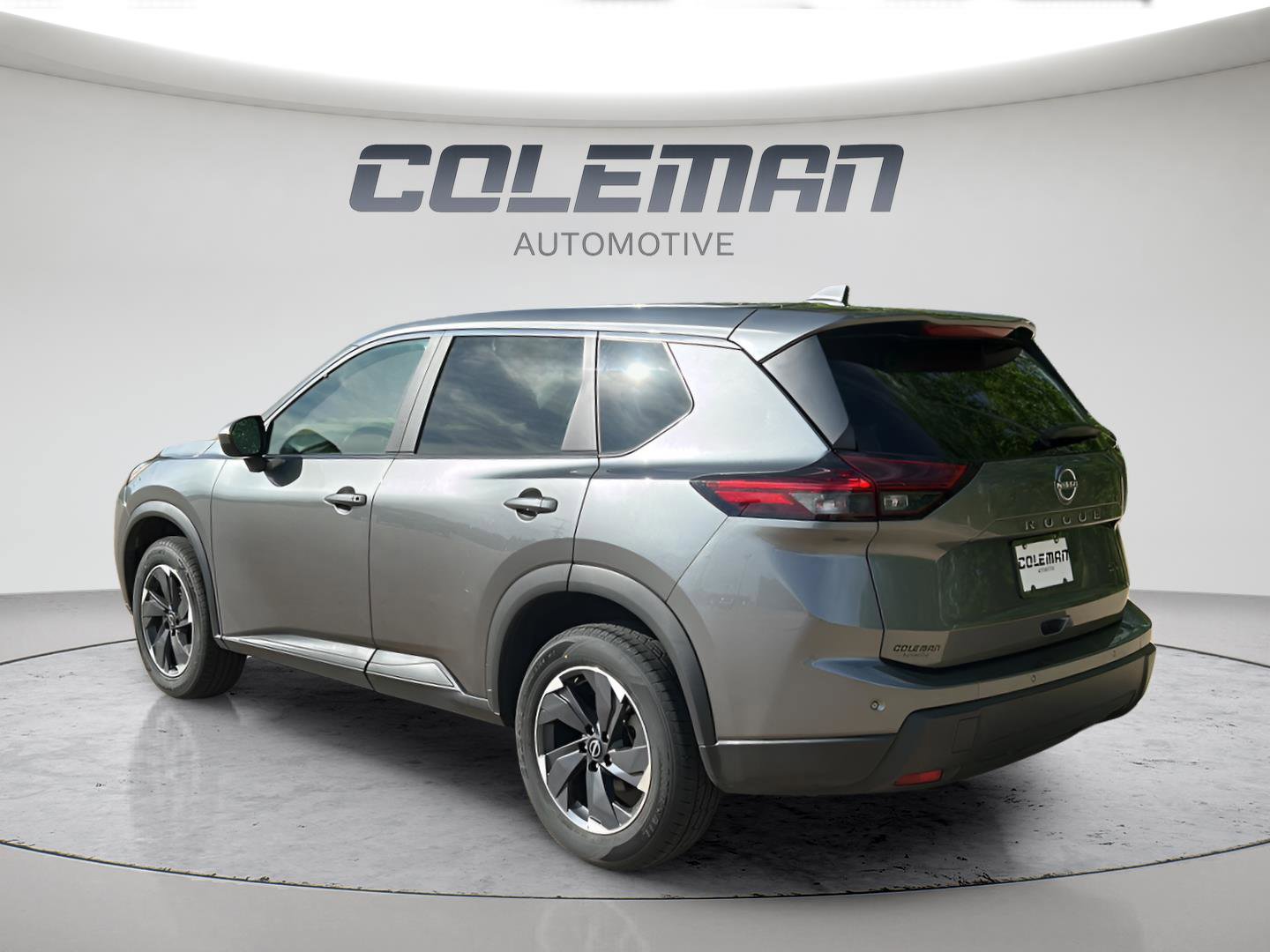 Used 2024 Nissan Rogue SV FWD image 3