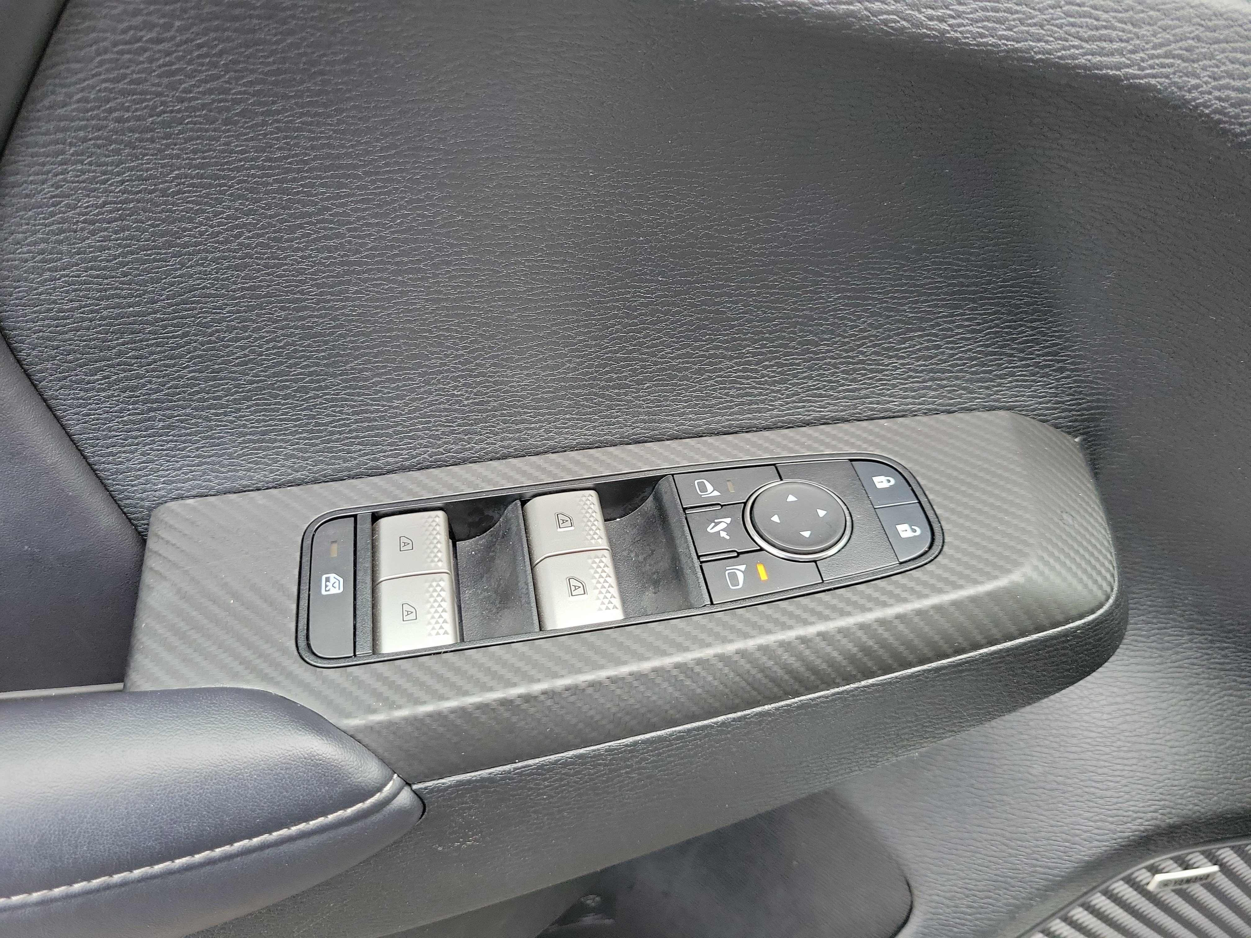 Used 2025 Mitsubishi Outlander SE FWD image 28