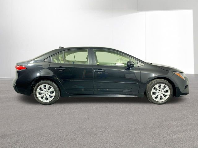 Used 2022 Toyota Corolla LE FWD image 32