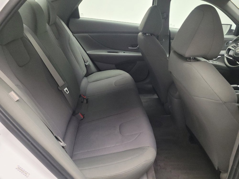Used 2024 Hyundai Elantra SE FWD image 19